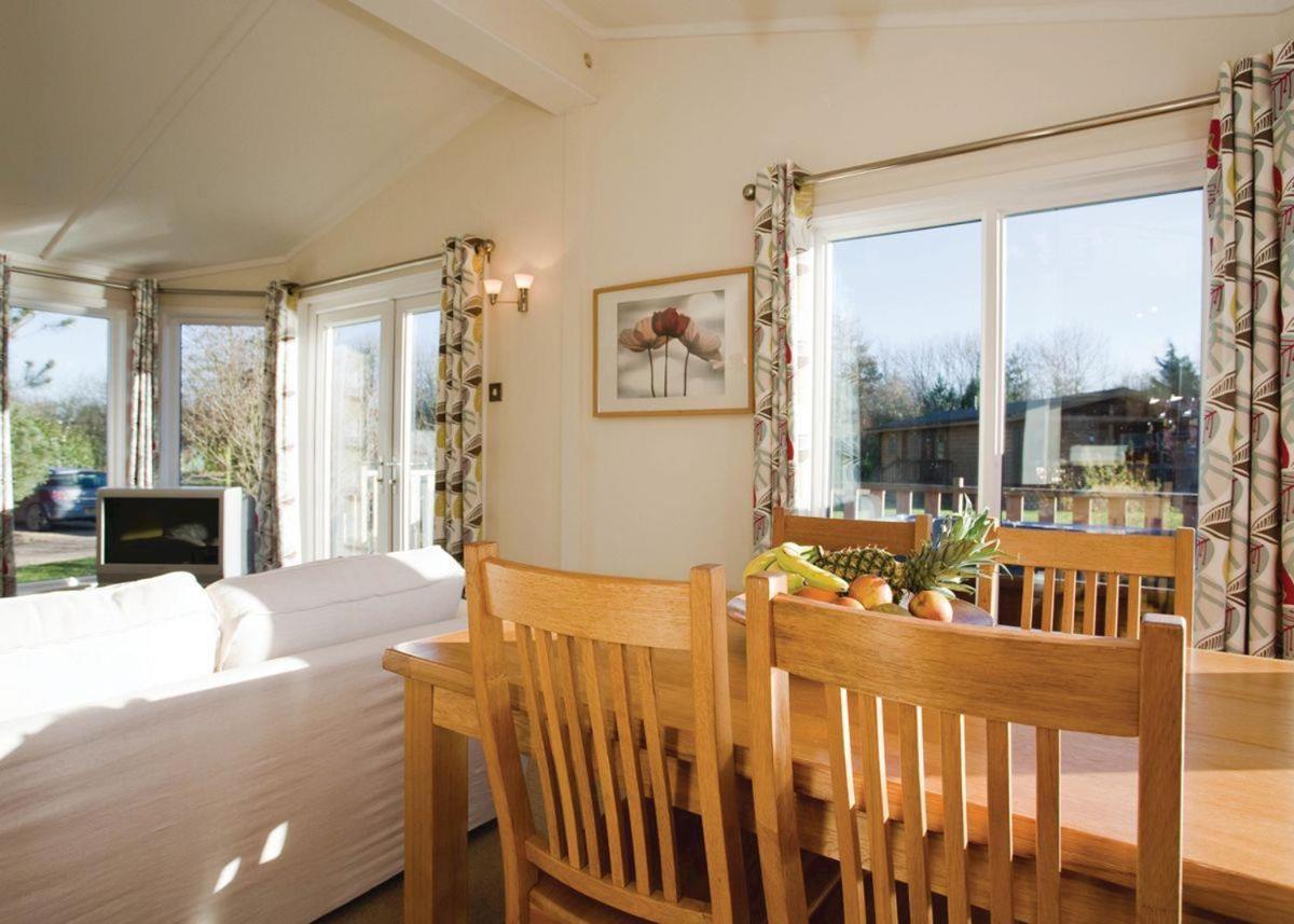 Dacre Lakeside Park Hotel Brandesburton Esterno foto