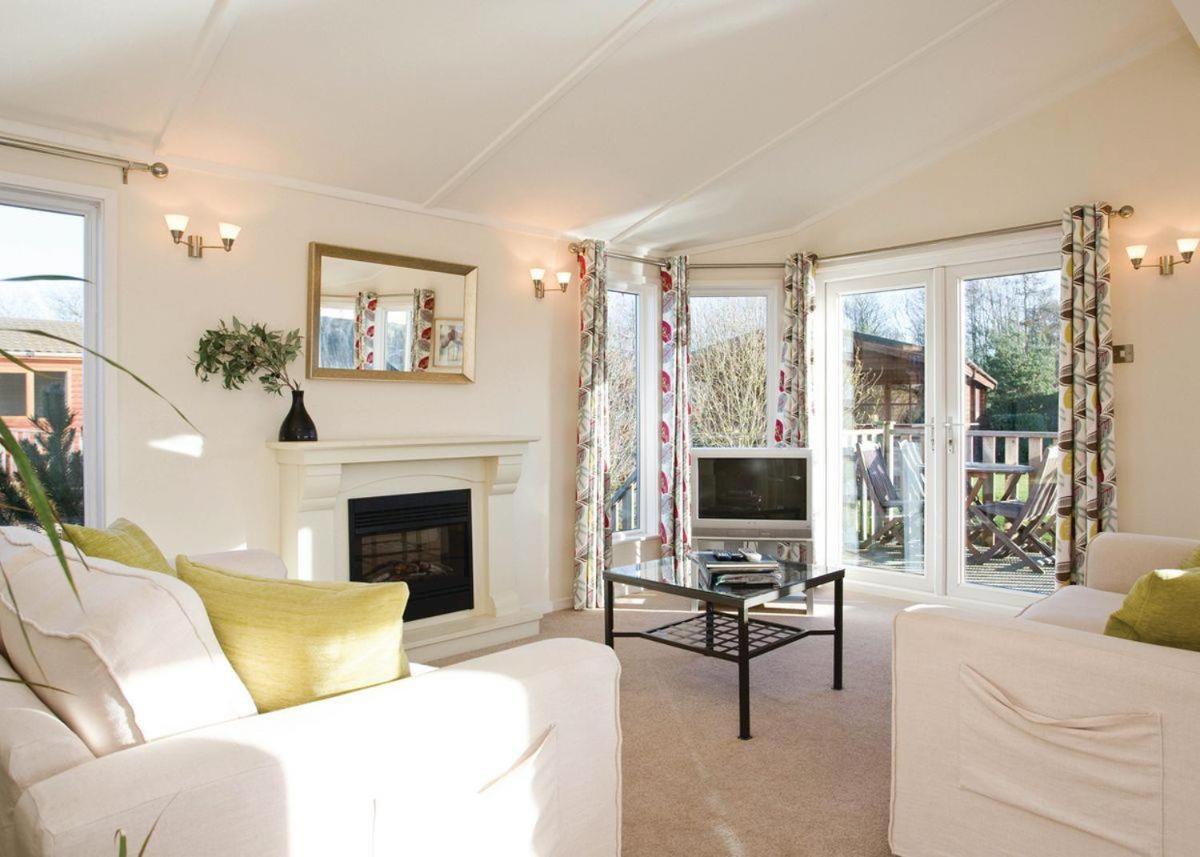 Dacre Lakeside Park Hotel Brandesburton Esterno foto
