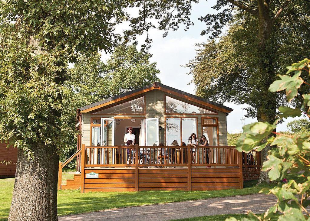 Dacre Lakeside Park Hotel Brandesburton Esterno foto